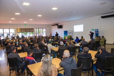 Transferencia de conocimiento a técnicos y productores